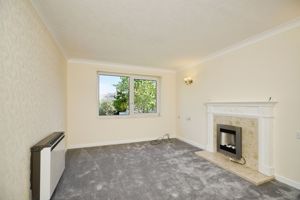 LIVING ROOM- click for photo gallery